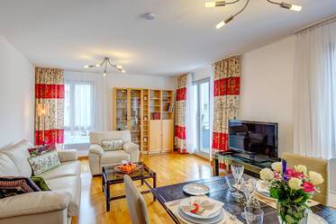 Bright, furnished 3-room apartment for rent