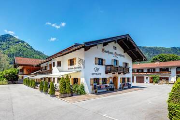 Sunny, spacious 2-room apartment in Kreuth for rent