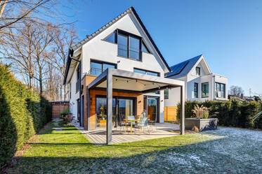 Exclusive, furnished single-family home for rent