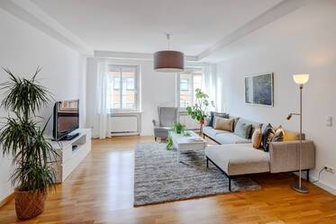 Spacious family apartment right in the historic city center