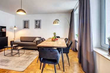 Newly furnished 2-room apartment with balcony for rent