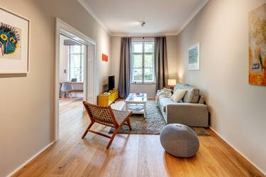 Period apartment for rent at Nymphenburger Channel