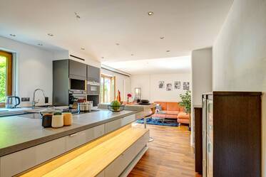Well-equipped garden apartment for rent near subway