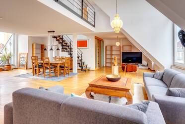 Exclusive attic apartment at Rotkreuzplatz