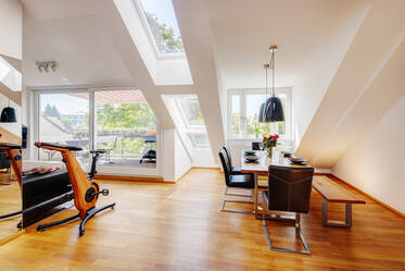 Roof-terrace apartment in south-west orientation