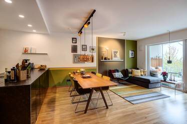 Tasteful 4-room apartment with two balconies