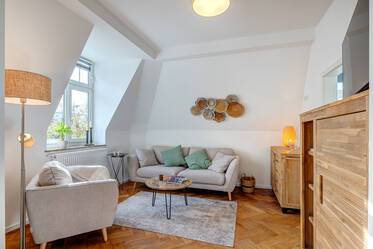 Newly furnished 2.5-room period apartment