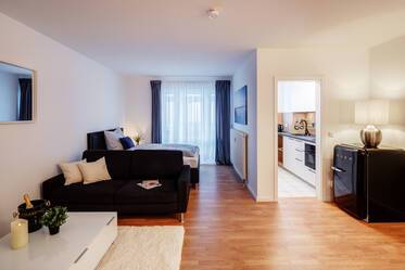 Moosach: Newly furnished ground floor apartment