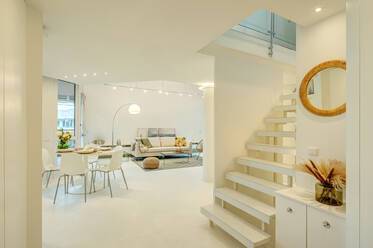 Beautifully furnished maisonette-gallery apartment in Bogenhausen