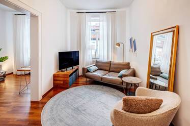 Stylish and light-flooded historic apartment for rent