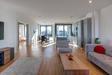 Light-flooded apartment in east-west orientation