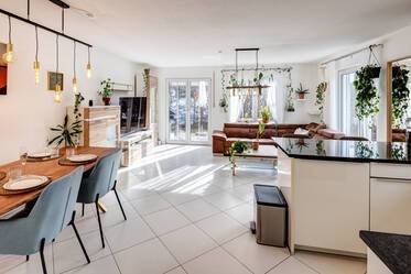 Spacious maisonette apartment with own garden