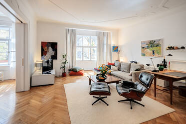 Historic apartment: stylish, with a lot of space