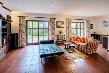 Garden apartment in Tuscan country house style