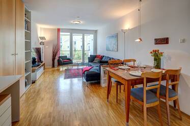 Cozy home: bright 2-room apartment with loggia