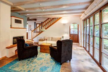 Charming semi-detached house in sought-after area