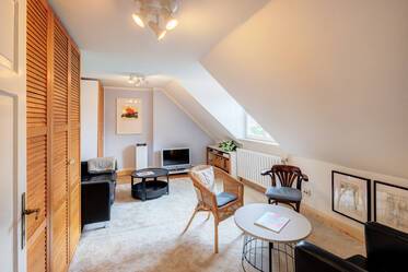 Charming attic apartment in historic artist's villa