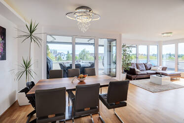 Exclusive penthouse with lake and park view