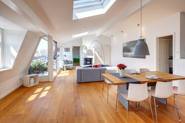 Beautiful attic apartment with balcony and garage