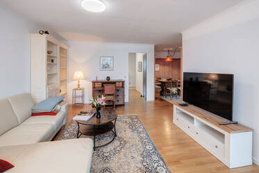 Bright apartment vis-à-vis the Kustermannpark