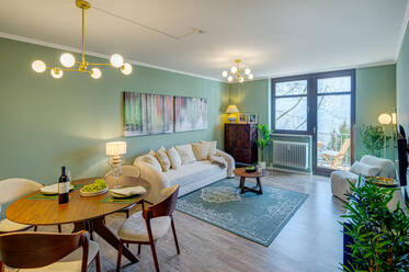Furnished rental with balcony to the inner courtyard
