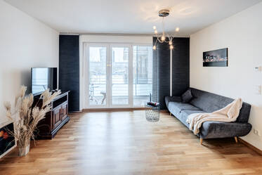 At the Arnulfpark: quiet apartment with south-balcony