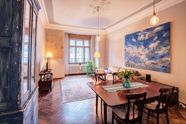 Glockenbachviertel: historic apartment with flair