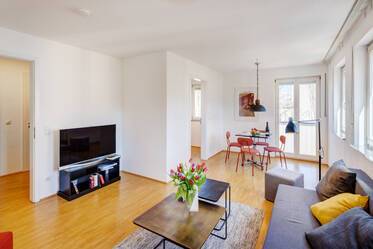 Newly furnished, bright apartment in Theresienhöhe