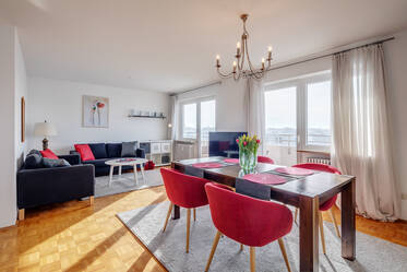 Beautiful, spacious 3-room apartment with optional parking space