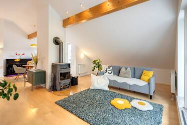 Spacious 3-room attic apartment with three balconies