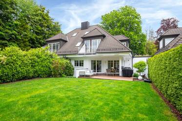 Luxuriously furnished semi-detached house in Grünwald