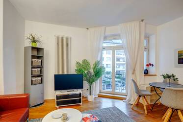 Quiet location in Giesing: Furnished 2-room period apartment