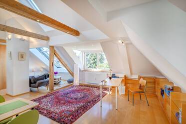Light-flooded 1.5-room attic apartment for rent