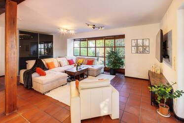 Furnished semi-detached house in Obersendling