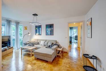 Light-flooded apartment in quiet side-street