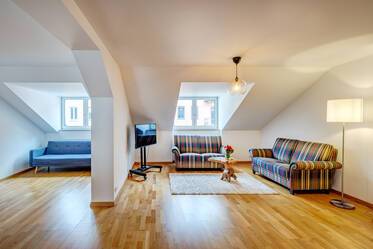 Nicely furnished attic apartment in Ludwigsvorstadt