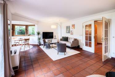 Semi-detached house with direct access to the lake