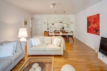 Schwabing-West: apartment with classic-modern design