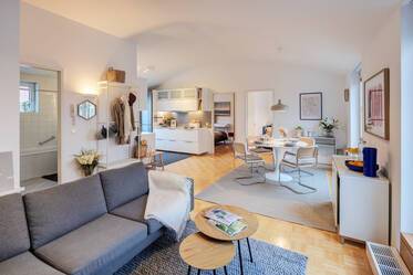 Beautifully furnished roof terrace apartment in Maxvorstadt