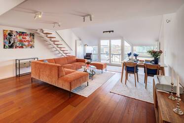 Furnished maisonette-gallery apartment in Maxvorstadt