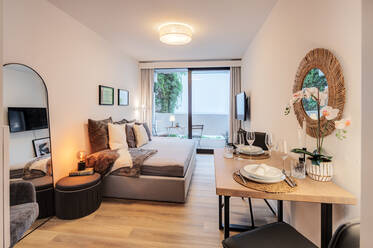 Frisch saniertes Apartment mit Balkon im Herzen der Maxvorstadt 
