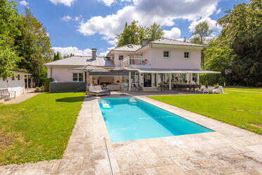 Family Villa with Pool in Oberhaching