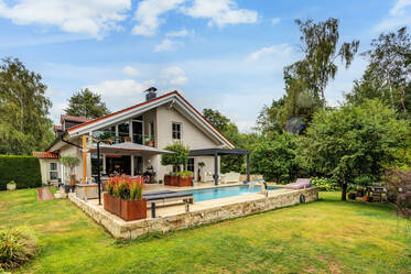 Villa with a Pool and Fitness Room 
