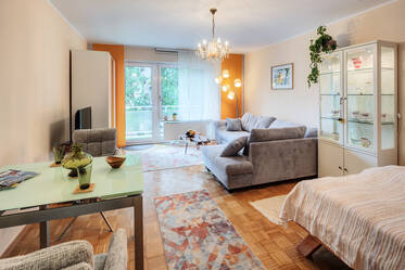 Newly furnished apartment with a balcony in Munich-Solln