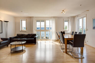 Bright, nicely furnished roof terrace apartment in quiet location in Munich-Johanneskirchen
