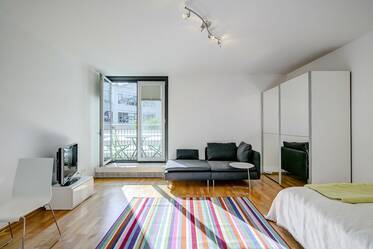 Very good location in Maxvorstadt: Modern, furnished 1-room apartment with flatscreen TV and balcony