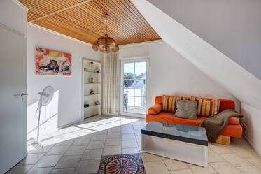 Bright attic apartment with south-facing balcony