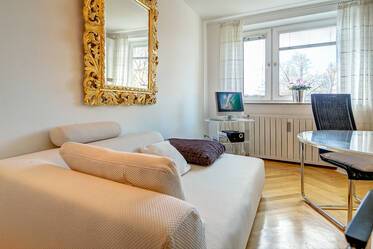 Beautifully furnished apartment in Bogenhausen