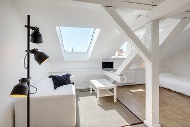 Bright, furnished studio apartment near Isartor