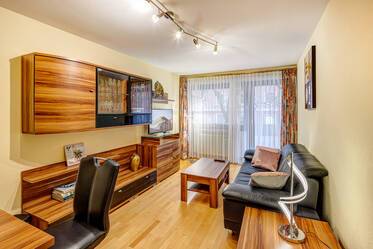 Near Harras (U6): Beautifully furnished 3-room apartment